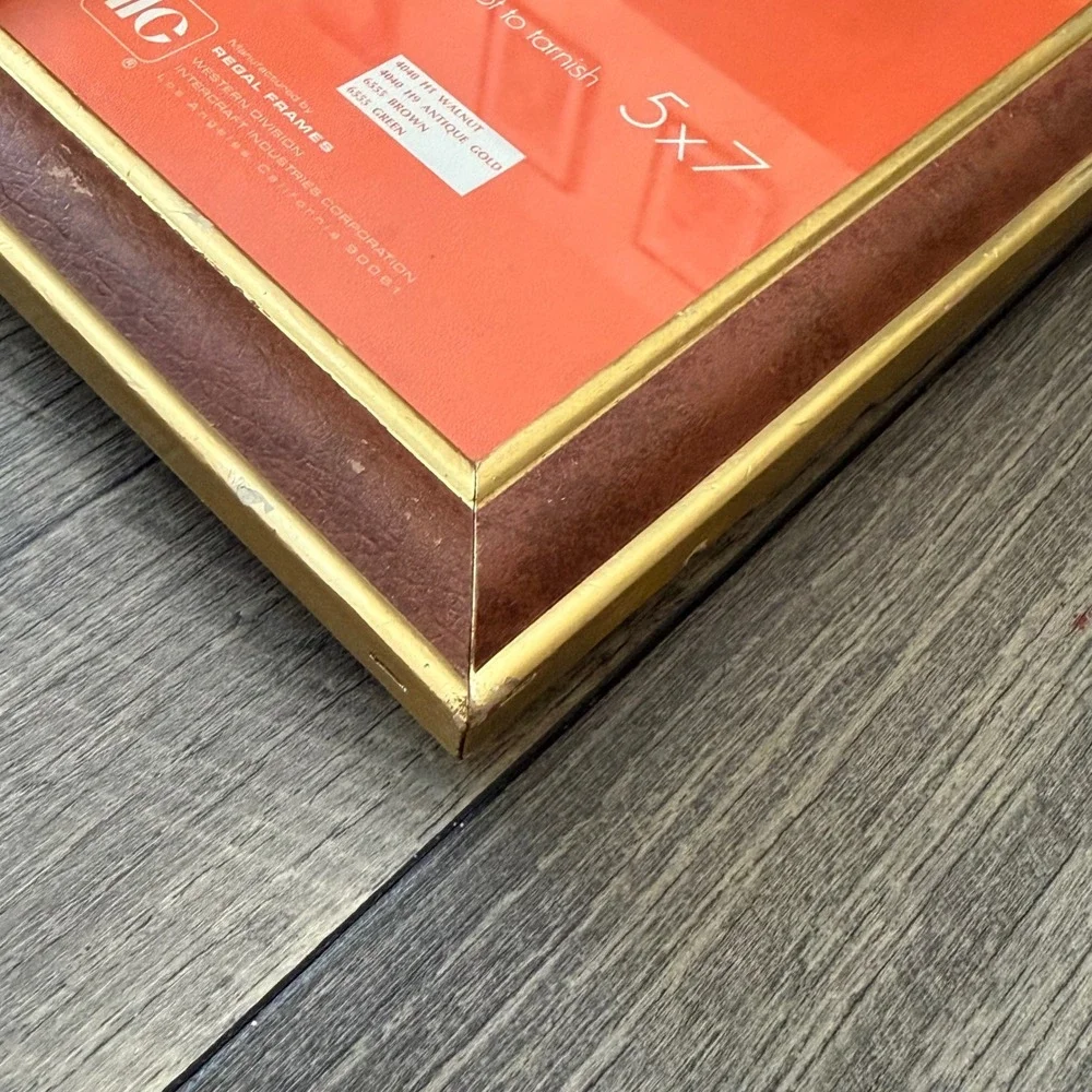 Regal Frames 5x7 Photo Frame Burl Wood Look Gold Trim Vintage 4040 H1 Walnut USA